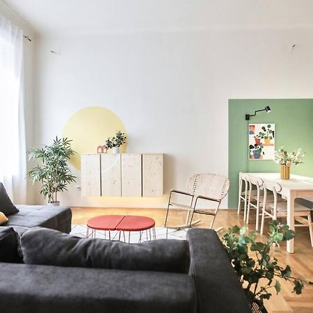 Unwind In Style W Sauna Dsgn 2Br Home Budapest Kültér fotó