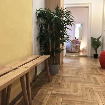 Unwind In Style W Sauna Dsgn 2Br Home Budapest Kültér fotó