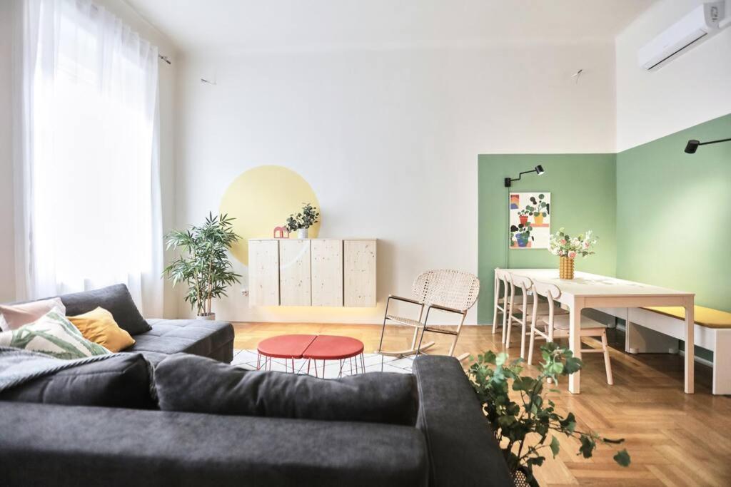 Unwind In Style W Sauna Dsgn 2Br Home Budapest Kültér fotó