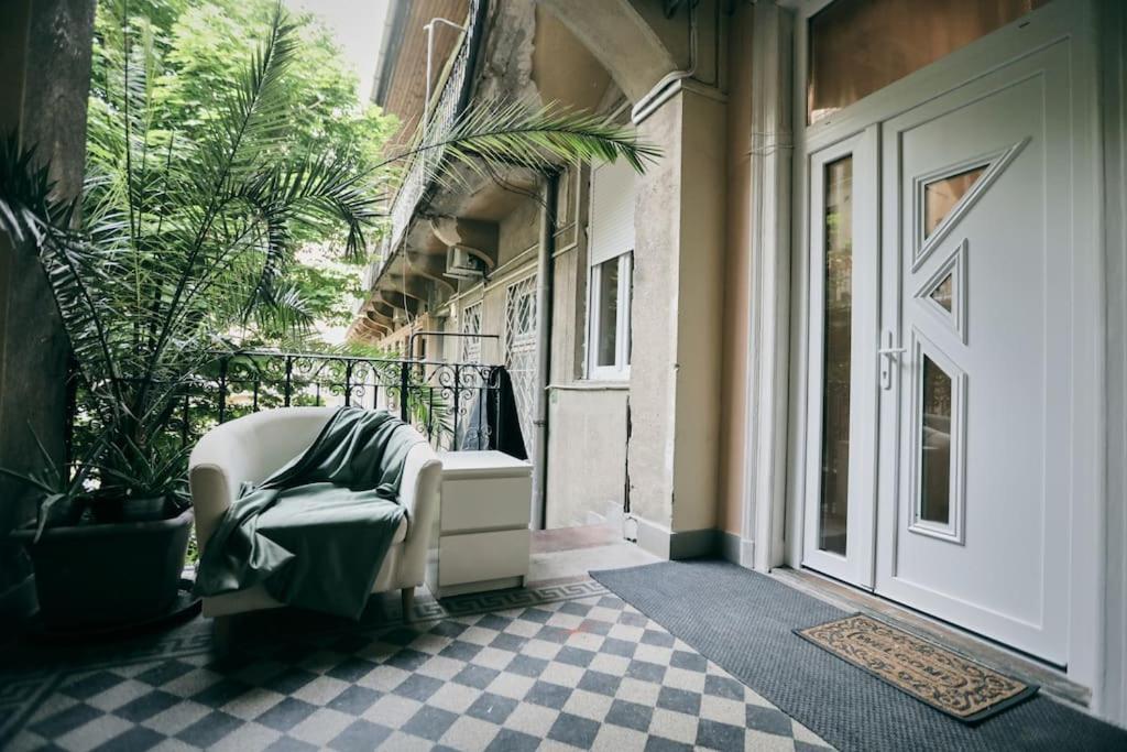 Unwind In Style W Sauna Dsgn 2Br Home Budapest Kültér fotó