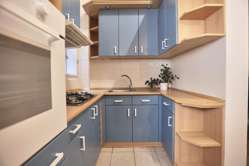 Unwind In Style W Sauna Dsgn 2Br Home Budapest Kültér fotó