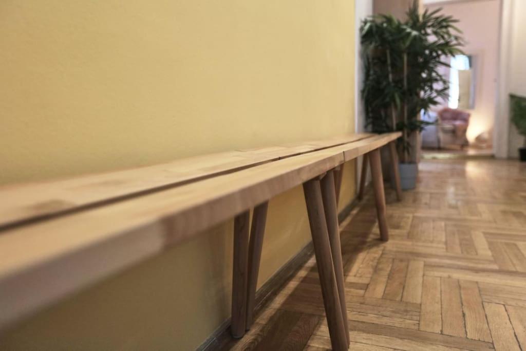 Unwind In Style W Sauna Dsgn 2Br Home Budapest Kültér fotó