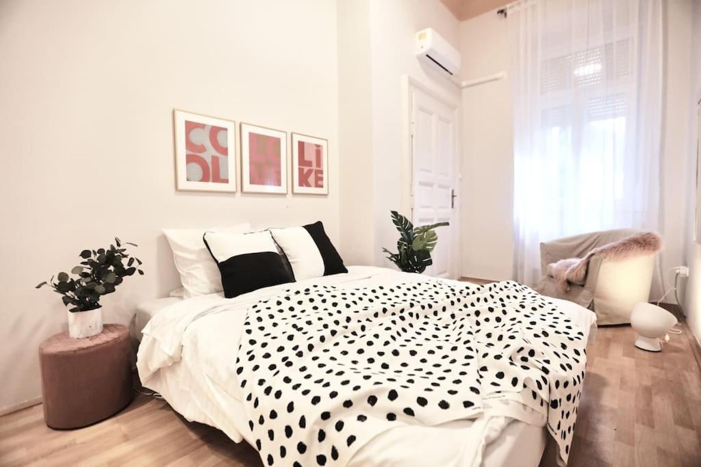 Unwind In Style W Sauna Dsgn 2Br Home Budapest Kültér fotó