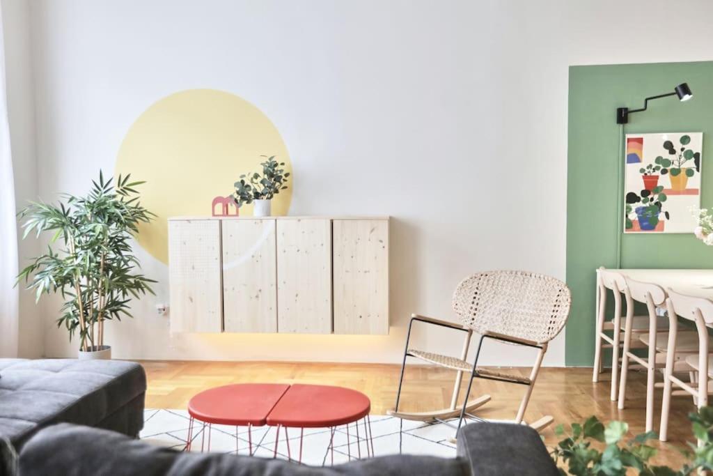 Unwind In Style W Sauna Dsgn 2Br Home Budapest Kültér fotó