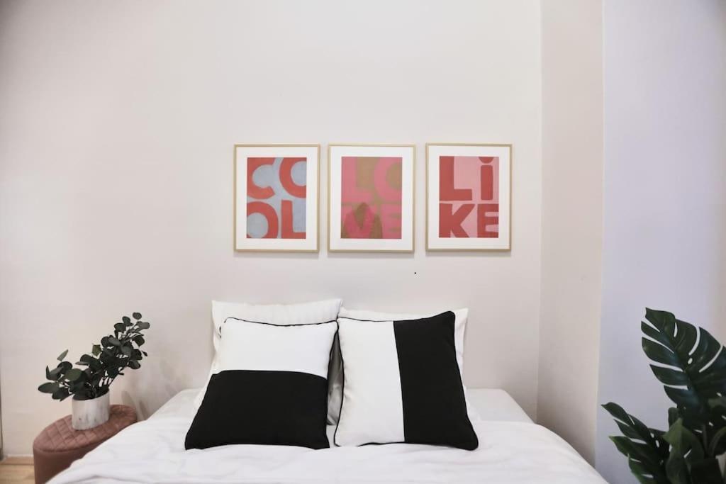 Unwind In Style W Sauna Dsgn 2Br Home Budapest Kültér fotó
