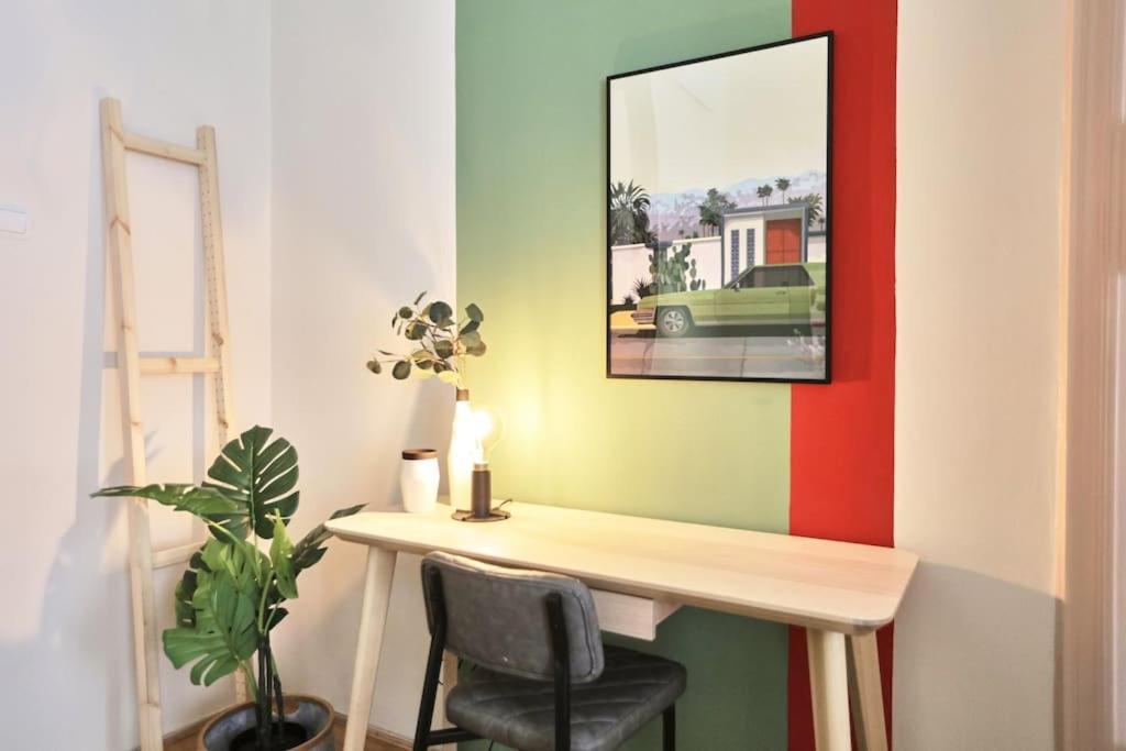 Unwind In Style W Sauna Dsgn 2Br Home Budapest Kültér fotó