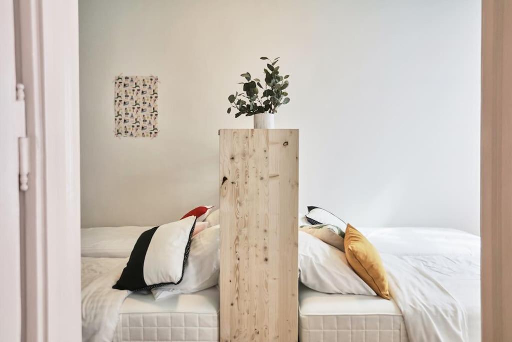 Unwind In Style W Sauna Dsgn 2Br Home Budapest Kültér fotó